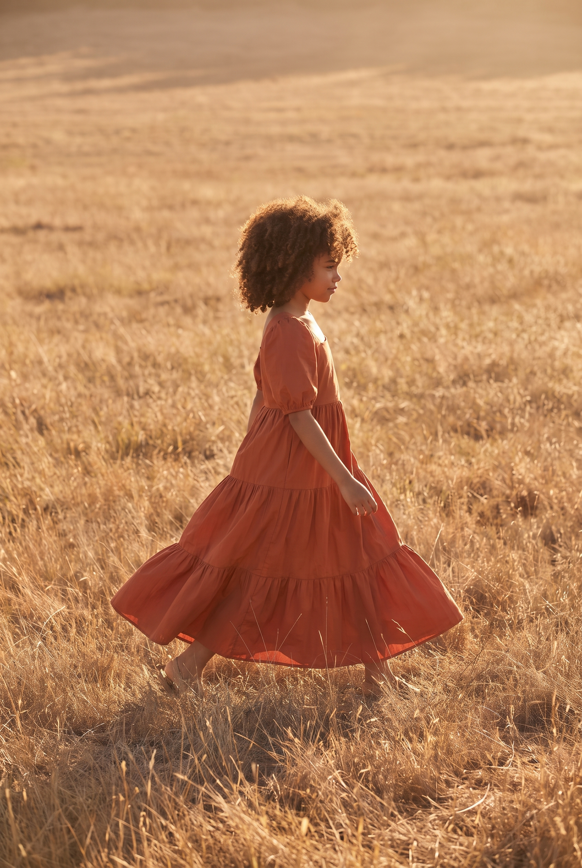 The Briar Mini in Chestnut, walking