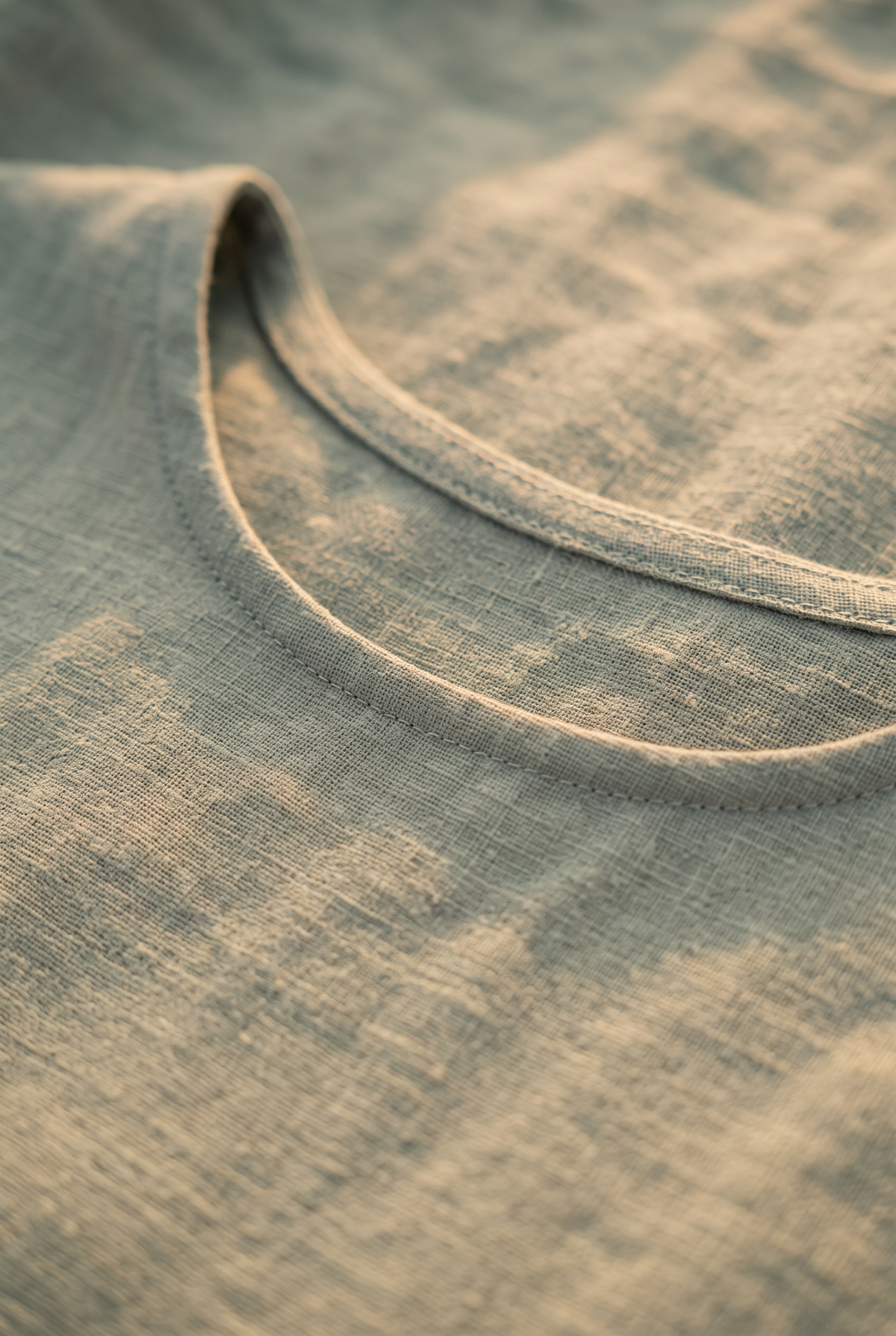 The Willow Mini, neckline detail