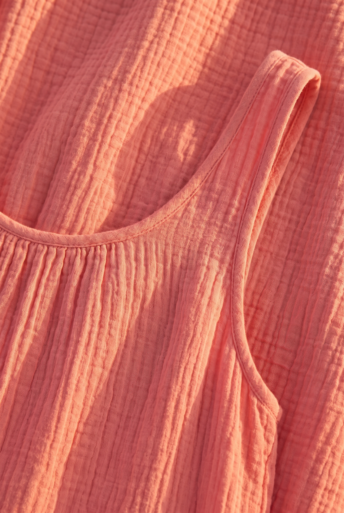 The Primrose Mini, neckline detail