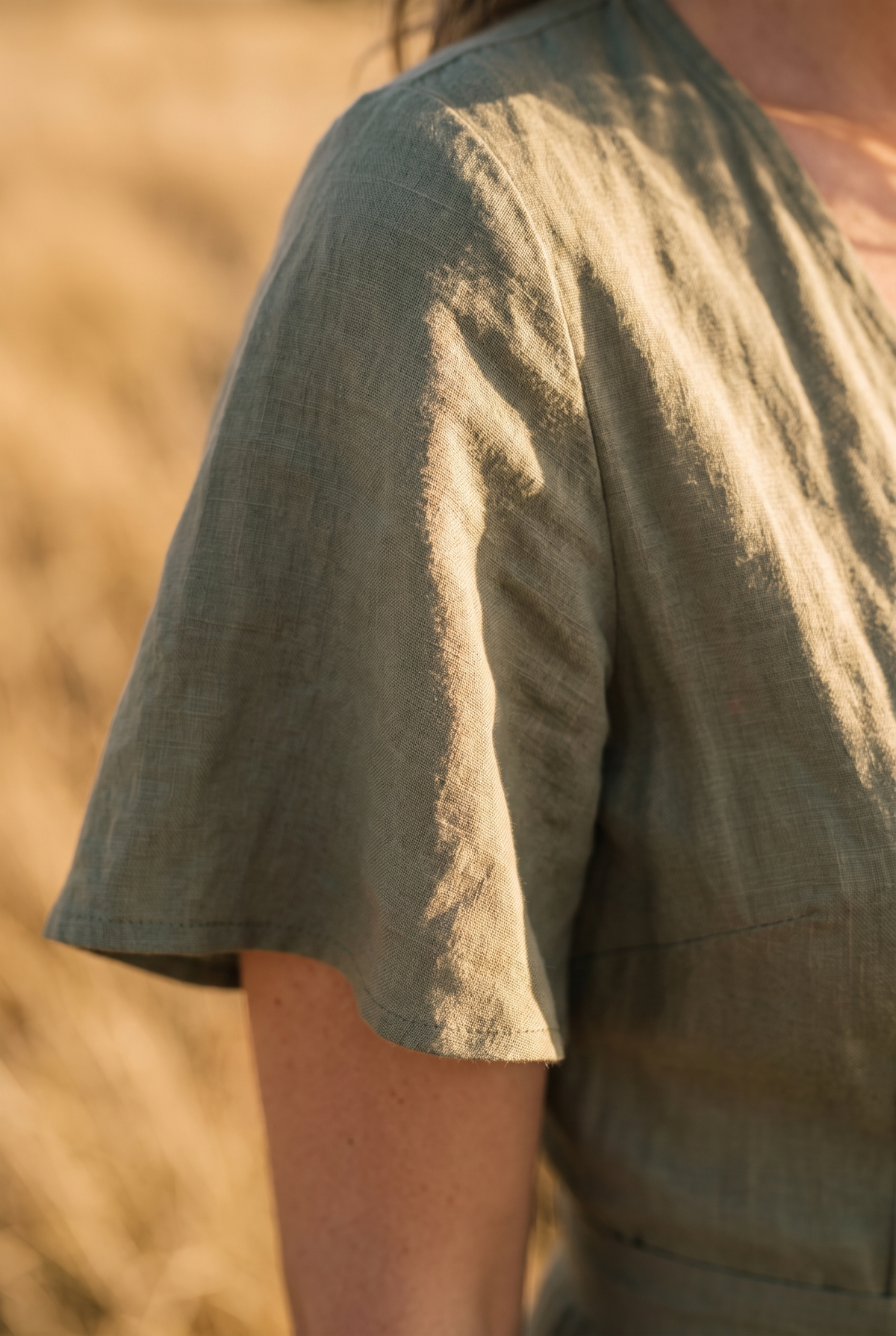 The Junia Maxi, sleeve detail